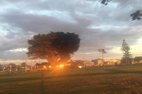 QUEEN BEDROOM FRIENDLY HOME PORTLAND - SA Accommodation 5