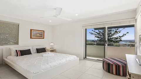 A Stylish Apartment With Noosa Views! Unit 6 Yaringa 29 Noosa Drive - SA Accommodation 0
