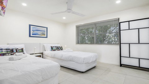 A Stylish Apartment With Noosa Views! Unit 6 Yaringa 29 Noosa Drive - SA Accommodation 1