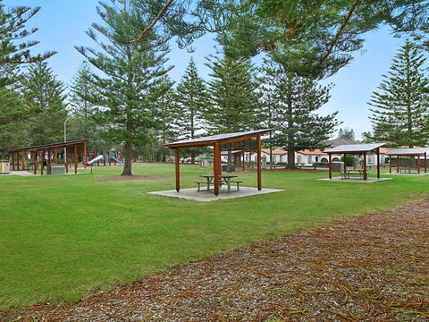 Toowoon Bay Townhouse Unit 6 - SA Accommodation 5