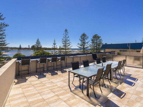 Lakeshore Apartments Unit 5 - SA Accommodation 1