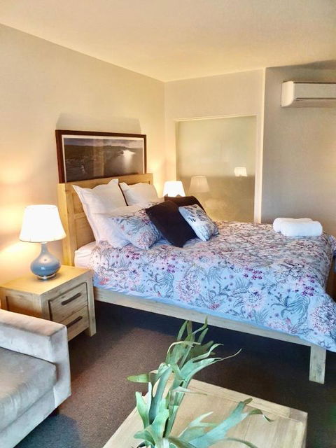 FAMILY ISLAND GETAWAY BEACHFRONT APARTMENT - SA Accommodation 1