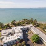 FAMILY ISLAND GETAWAY BEACHFRONT APARTMENT - SA Accommodation 0