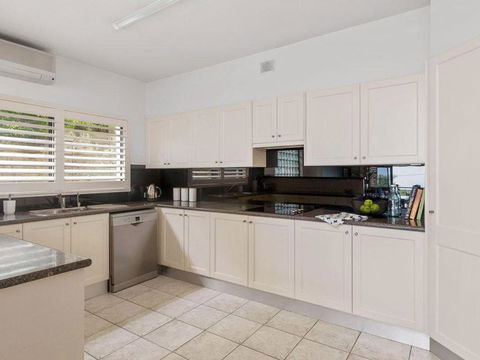 La CimaatNelson Bay - SA Accommodation 6