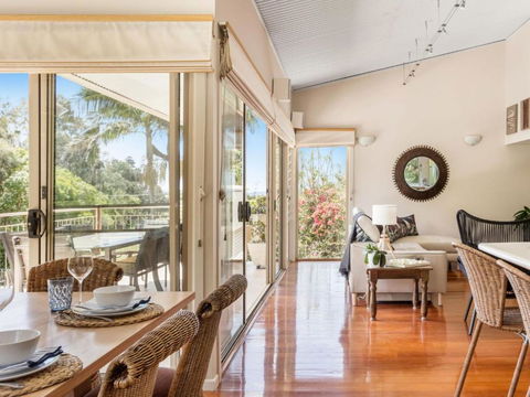 The Stanwell Beach Glass House Beach & Pool - SA Accommodation 6