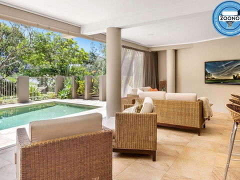 The Stanwell Beach Glass House Beach & Pool - SA Accommodation 4