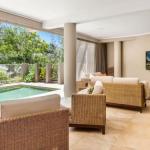 The Stanwell Beach Glass House Beach & Pool - SA Accommodation 0