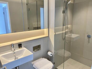 JC Waterfront Apartments Collins Wharf - SA Accommodation 4