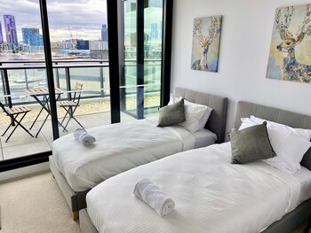 JC Waterfront Apartments Collins Wharf - SA Accommodation 5