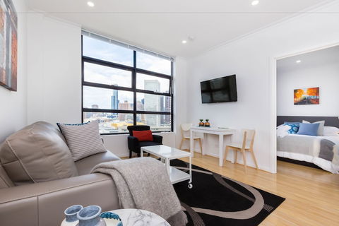 ROLAND, 1BDR Melbourne Apartment - SA Accommodation 2