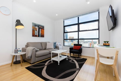 ROLAND, 1BDR Melbourne Apartment - SA Accommodation 4