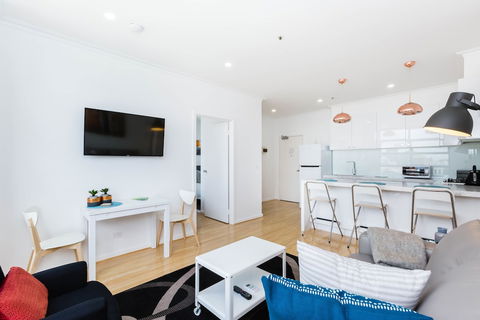 ROLAND, 1BDR Melbourne Apartment - SA Accommodation 0
