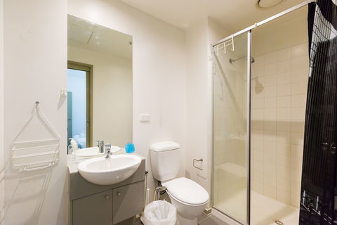 MEGAN, 2BDR Melbourne Apartment - SA Accommodation 6