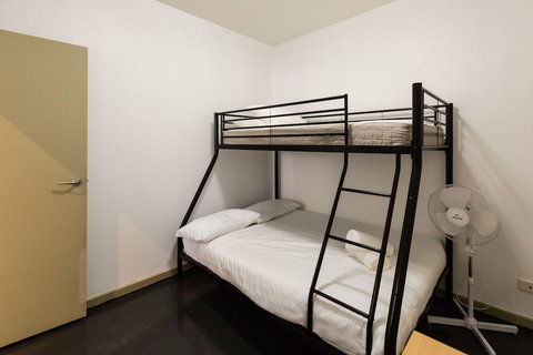 MEGAN, 2BDR Melbourne Apartment - SA Accommodation 0