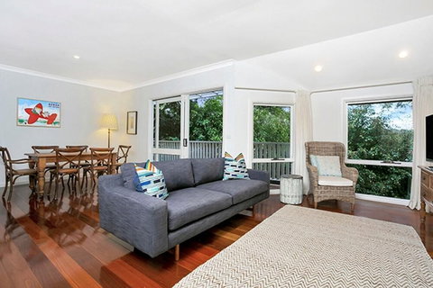 ALAN1 Leafy Tranquil Home - SA Accommodation 1