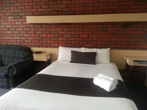 Big Valley Lakeside Paradise Motor Inn - SA Accommodation 4