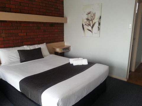 Big Valley Lakeside Paradise Motor Inn - SA Accommodation 2