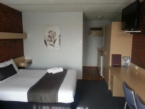 Big Valley Lakeside Paradise Motor Inn - SA Accommodation 5