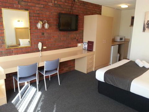 Big Valley Lakeside Paradise Motor Inn - SA Accommodation 3