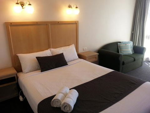 Big Valley Lakeside Paradise Motor Inn - SA Accommodation 6