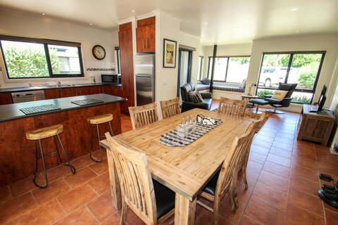 Avignon In Bright - SA Accommodation 2