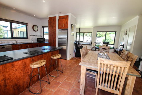 Avignon In Bright - SA Accommodation 1