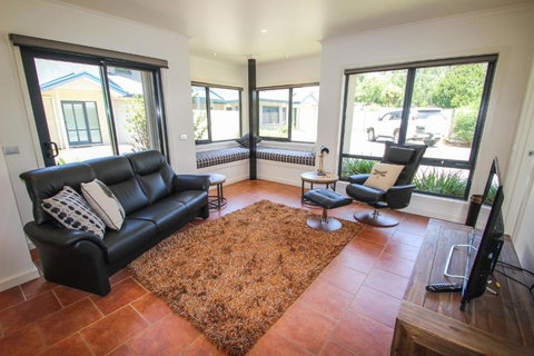 Avignon In Bright - SA Accommodation 3