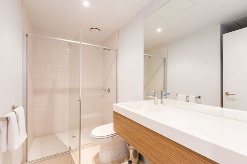RIVER, 1BDR Melbourne Apartment - SA Accommodation 4