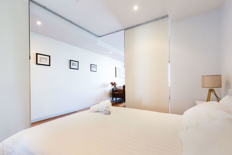 RIVER, 1BDR Melbourne Apartment - SA Accommodation 2