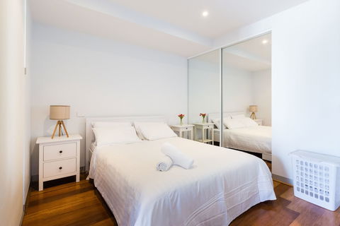 RIVER, 1BDR Melbourne Apartment - SA Accommodation 3