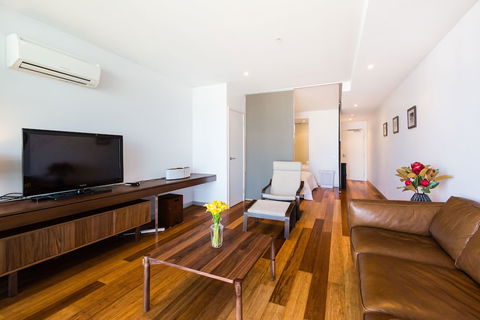 RIVER, 1BDR Melbourne Apartment - SA Accommodation 0