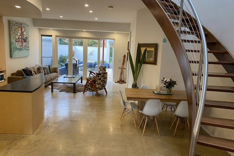 315 West St. Kilda 3 Bedroom House - SA Accommodation 2