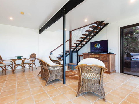 Whale Tales 78 Lentara Street FANTASTIC WATER VIEWS OVER FINGAL BEACH - SA Accommodation 6