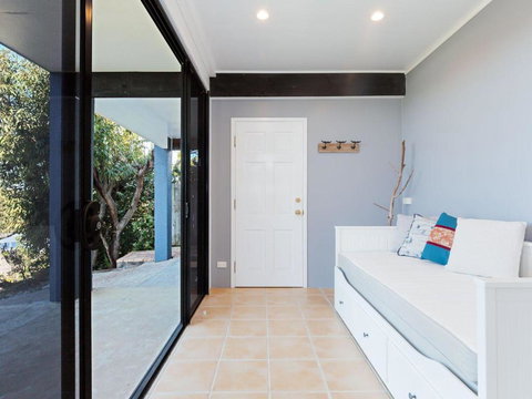 Whale Tales 78 Lentara Street FANTASTIC WATER VIEWS OVER FINGAL BEACH - SA Accommodation 1