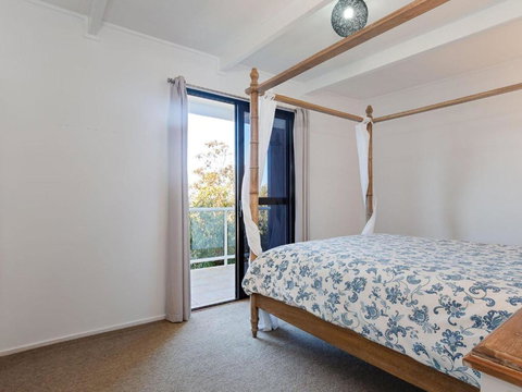 Whale Tales 78 Lentara Street FANTASTIC WATER VIEWS OVER FINGAL BEACH - SA Accommodation 2