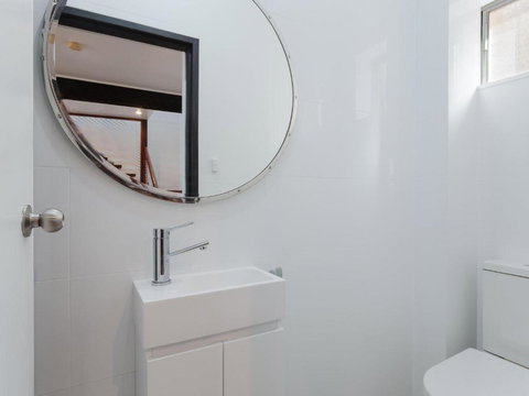 Whale Tales 78 Lentara Street FANTASTIC WATER VIEWS OVER FINGAL BEACH - SA Accommodation 4