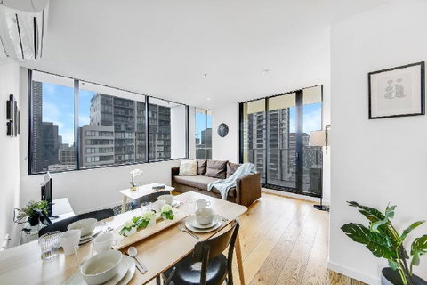 A Stylish 2BR CBD Apt With Beautiful City Views - SA Accommodation 5
