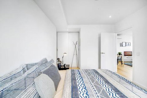 A Stylish 2BR CBD Apt With Beautiful City Views - SA Accommodation 4