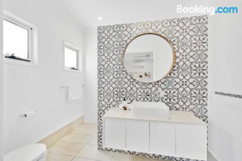 Mudjimba Island Beach House - SA Accommodation 0