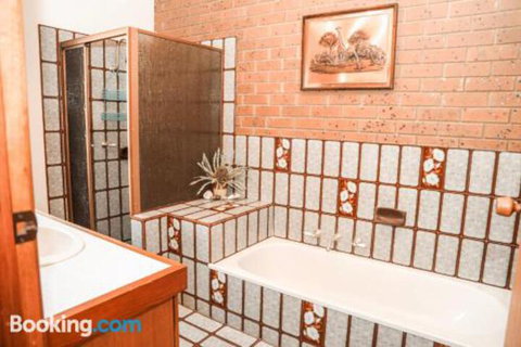 Banksia Beach House - SA Accommodation 4