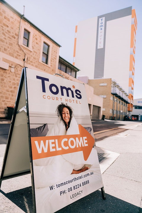 Tom's Court Hotel - SA Accommodation 2
