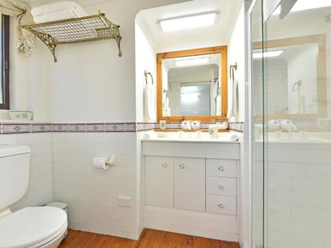 Olive Grove Studio 1 - SA Accommodation 6