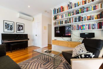 KIM 2BDR West Melbourne Apartment - SA Accommodation 0