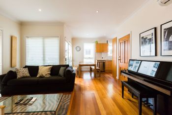 KIM 2BDR West Melbourne Apartment - SA Accommodation 2