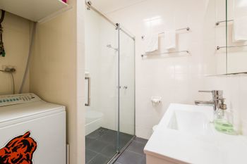 KIM 2BDR West Melbourne Apartment - SA Accommodation 6