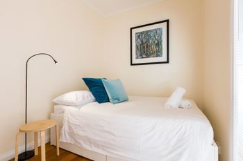 KIM 2BDR West Melbourne Apartment - SA Accommodation 1