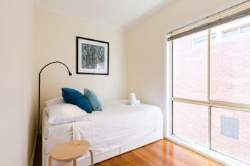 KIM 2BDR West Melbourne Apartment - SA Accommodation 3