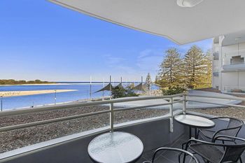 The Oak Room 106 - SA Accommodation 0