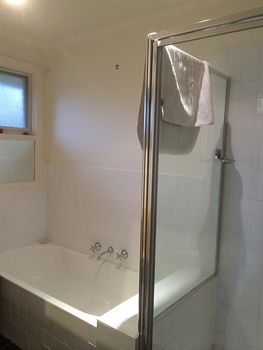 Australian Home Away Doncaster Elgar 2 - SA Accommodation 2