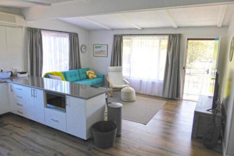 The Relax Shack At Culburra Beach Sleeps 7 - SA Accommodation 3